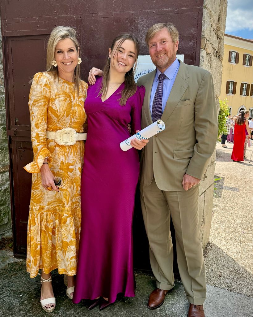 Princess Ariane posed with parents outside