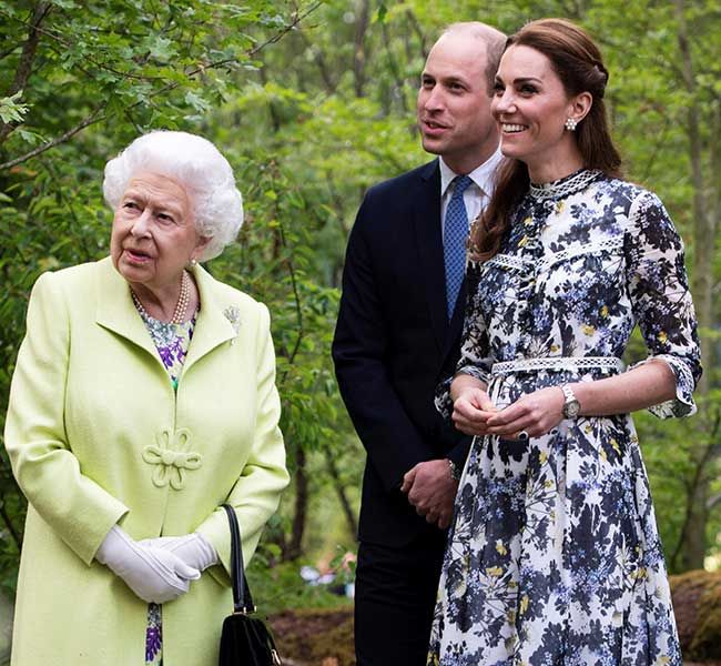 kate queen chelsea flower show