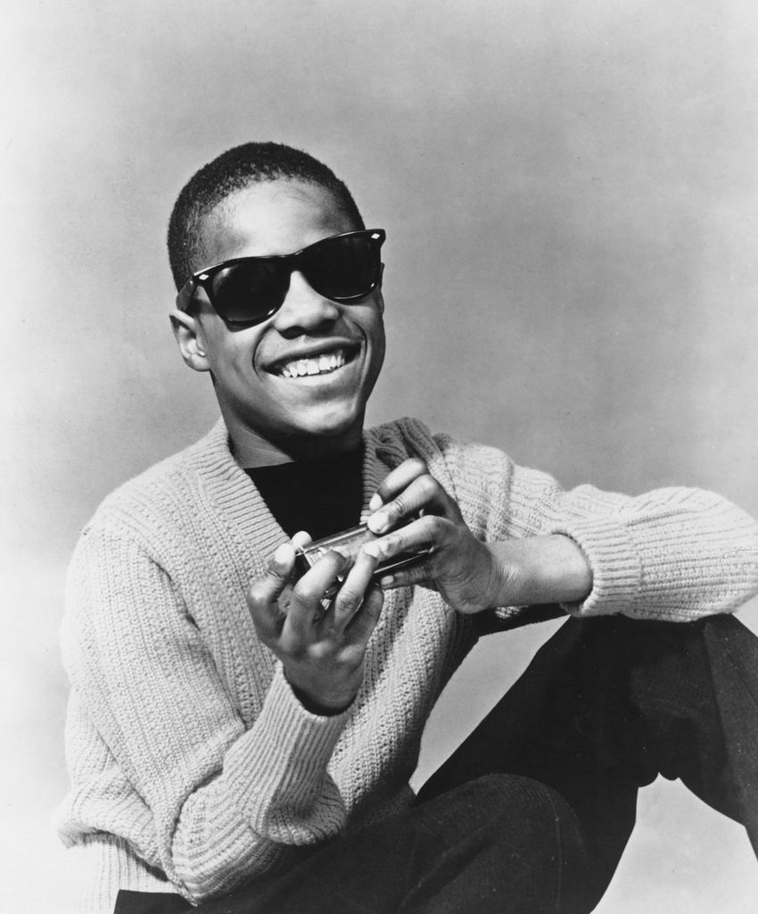 Le musicien américain Stevie se demande comme un jeune de 14 ans avec l'harmonica. Photo non datée.