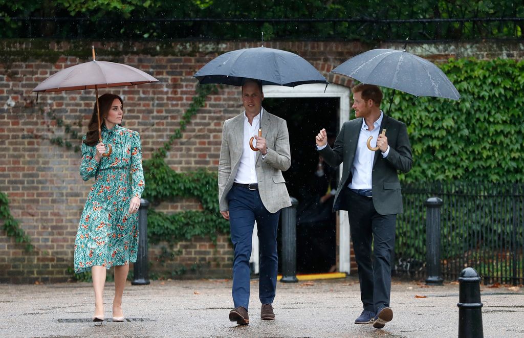 LONDON, ENGLAND - AUGUST 30: (L-R) Catherine, Duchess of Cambridge, Prince William, Duke of Cambridge and Prince Harry are seen during a visit to The Sunken Garden at Kensington Palace on August 30, 2017 in London, England.  The garden has been transformed into a White Garden dedicated in the memory of Princess Diana, mother of The Duke of Cambridge and Prince Harry.  (Photo by Kirsty Wigglesworth- WPA Pool/Getty Images)