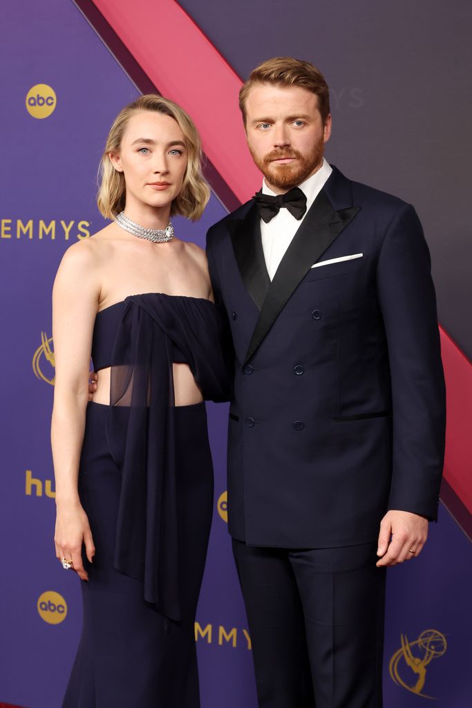 Saoirse Ronan e Jack Lowden comparecem à 76ª edição do Primetime Emmy Awards