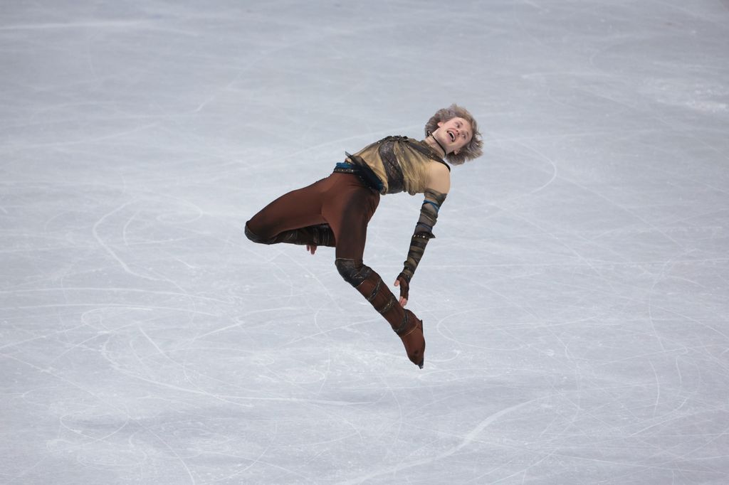 Le patineur artistique olympique Ilia Malinin révèle une carrière alternative surprenante 4 photo d'Ilia Malinin en l'air sur la glace