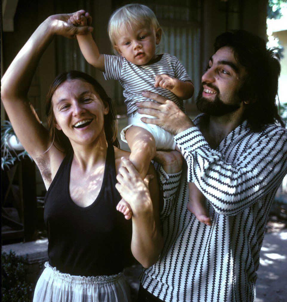 Leo with his parents as a toddler