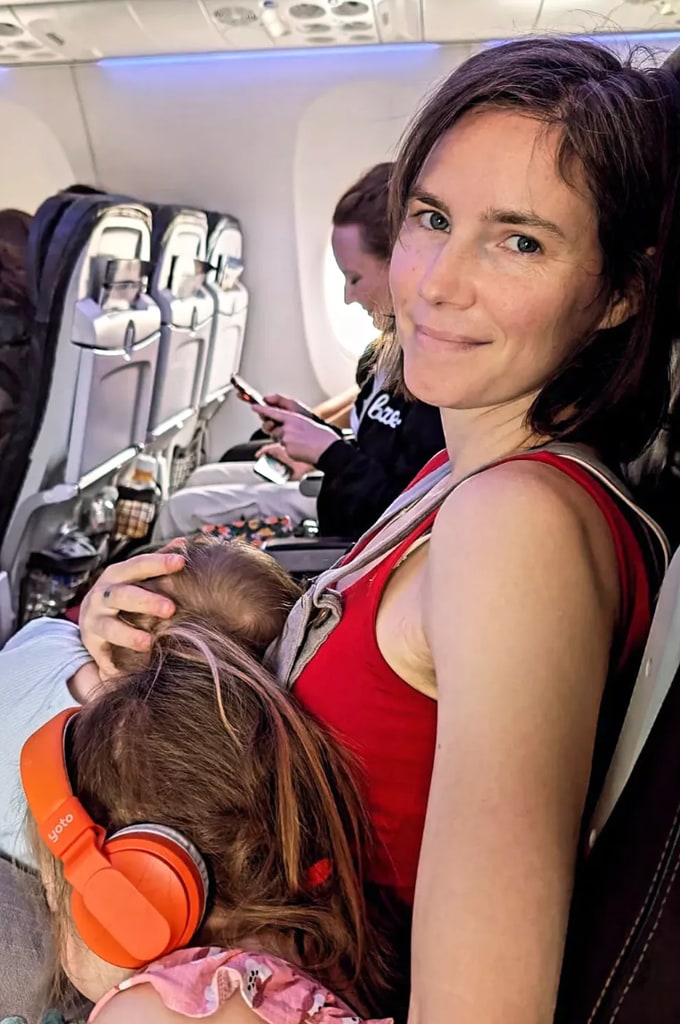 Amanda and her children on plane