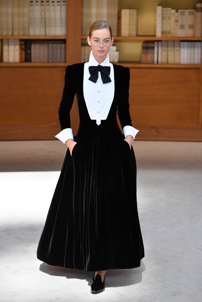 Viard made the bookworm aesthetic into fashion statement during the Chanel Haute Couture  on July 2, 2019.