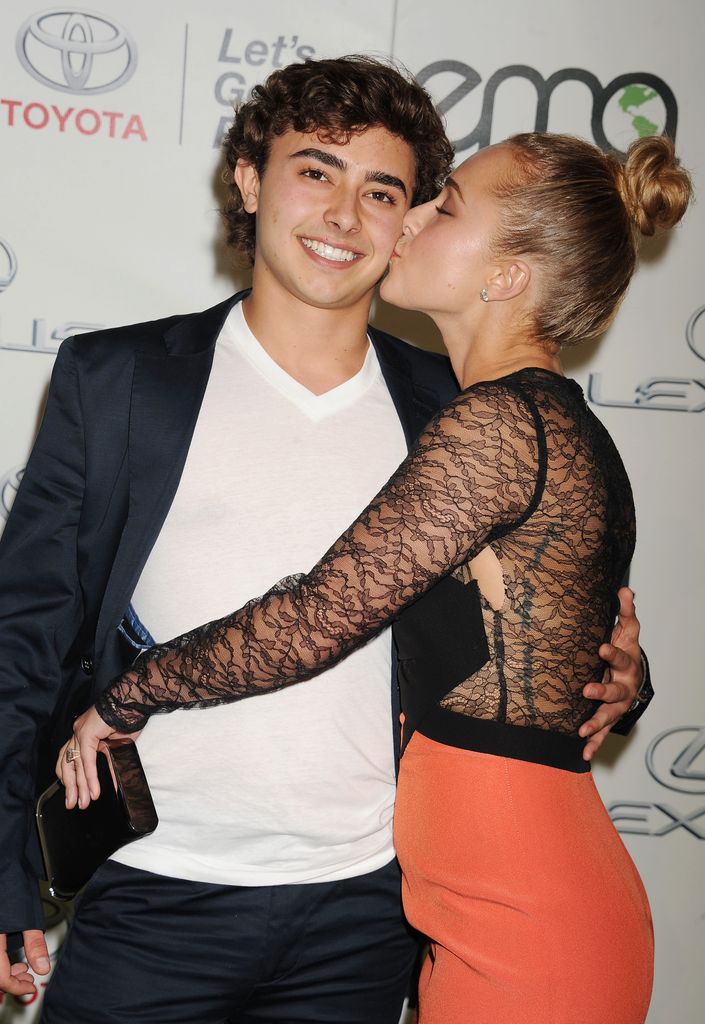 Hayden Panettiere kissing brother jansen on the cheek