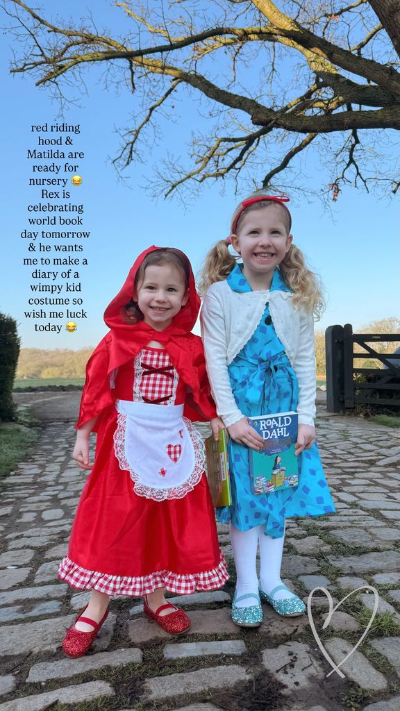 Les filles de Stacey Solomon, Rose et Belle, habillées en Petit Chaperon Rouge et Matilda