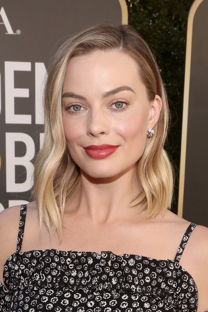 Margot Robbie sports a side parting with loose waves 