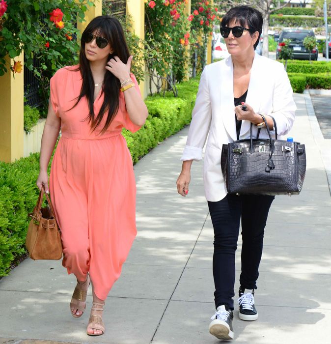 Kim Kardashian pregnant support from Khloe, Kourtney, Helena(00)