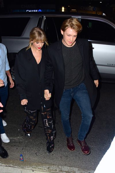 Taylor Swift and Joe Alwyn walking 