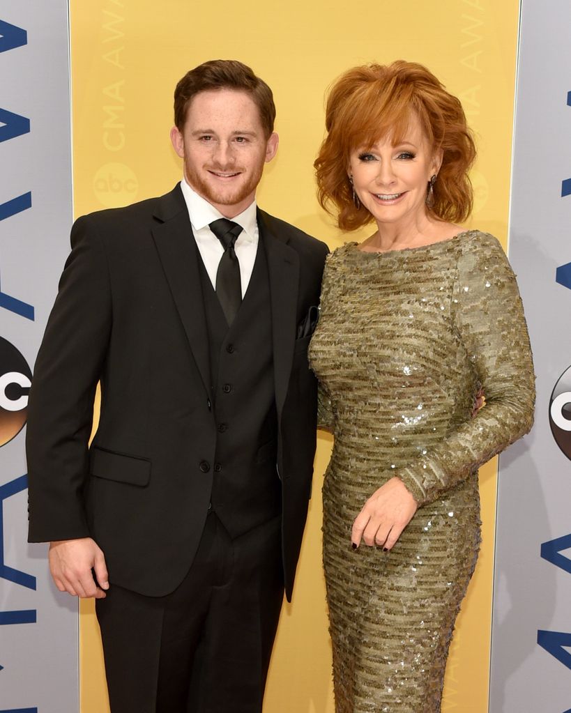 reba mcentire and son shelby blackstock cma awards 2016