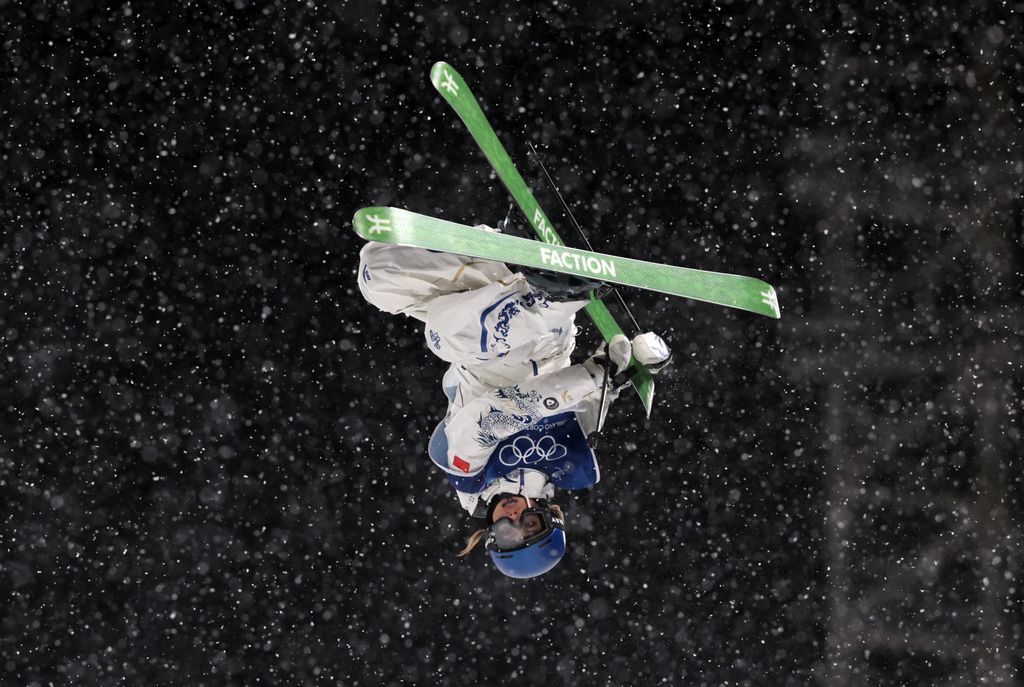 Rencontrez Eileen Gu, l'athlète controversée et la femme la mieux rémunérée des Jeux olympiques d'hiver de 2026 2 Eileen Gu, de l'équipe de la République populaire de Chine, participe à la qualification du halfpipe de freeski féminin lors de la treizième journée des Jeux olympiques d'hiver de Milan Cortina 2026 au Livigno Air Park, le 19 février 2026.