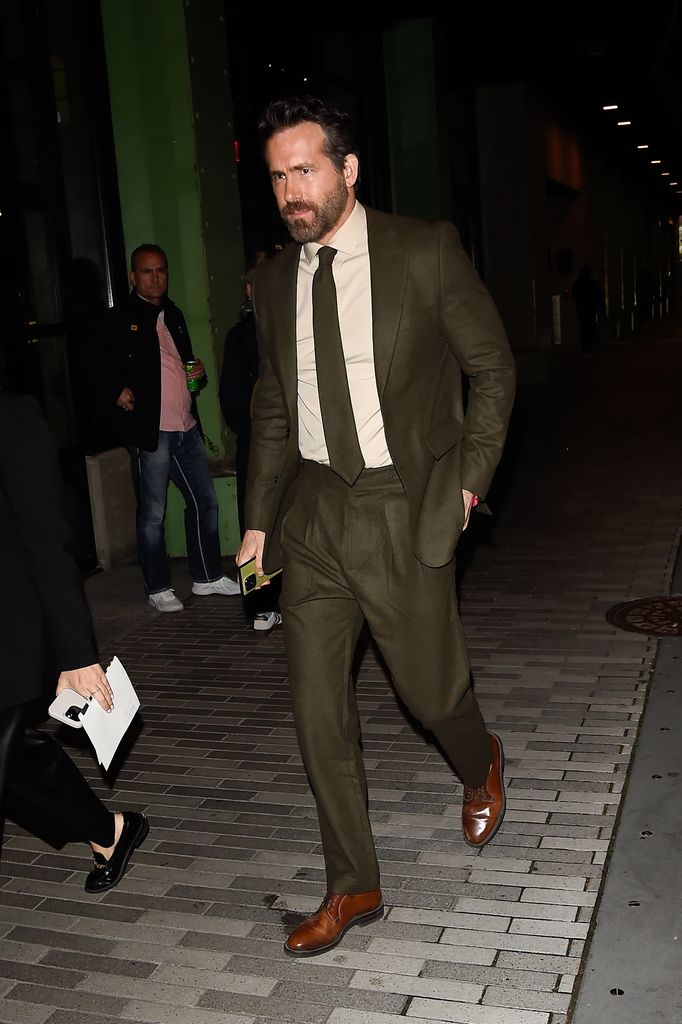  Ryan Reynolds enjoys bittersweet night out with friends in NYC