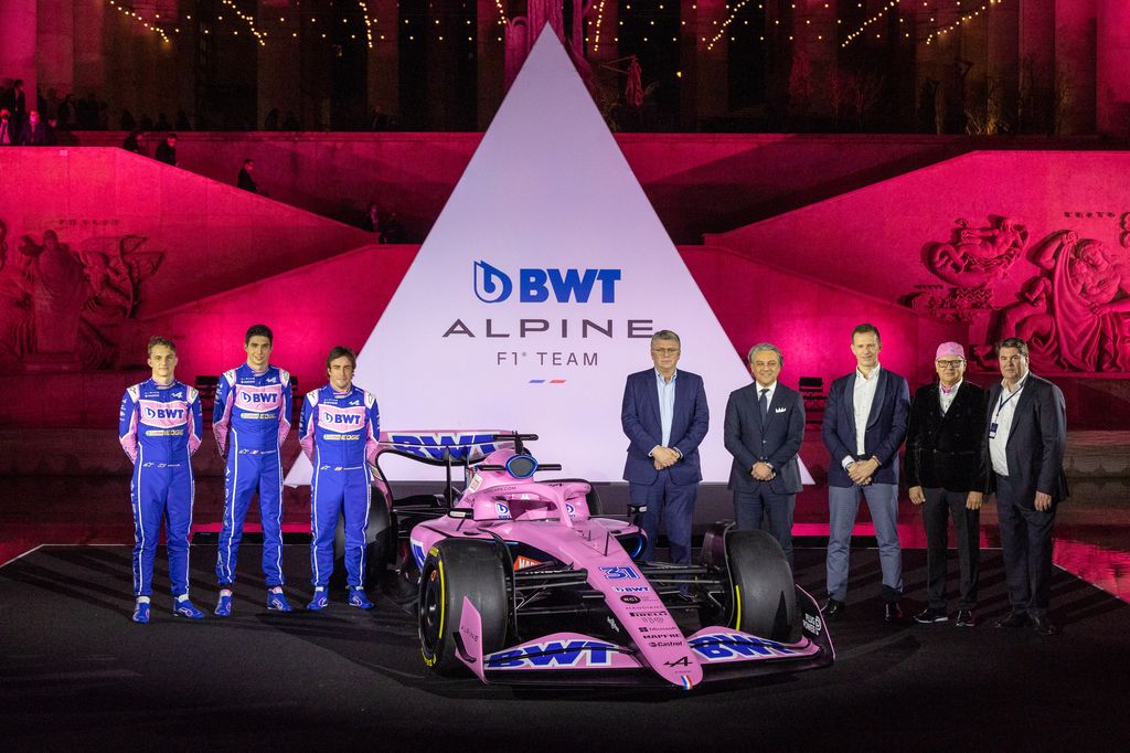Alpine F1 team's drivers Oscar Piastri, Esteban Ocon and Fernando Alonso pose with Technical director Matt Harman, team's principal Otmar Szafnauer, Alpine's CEO Laurent Rossi, Renault's CEO Luca de Meo and chassis technical director Pat Fry during the un
