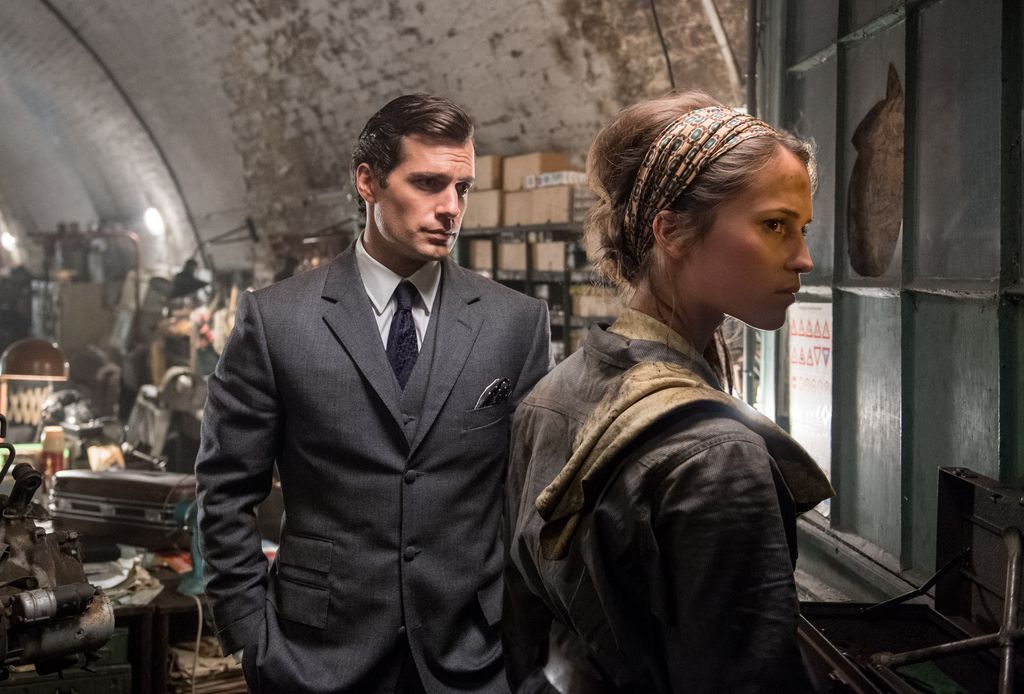 Henry Cavill looks great in a suit!