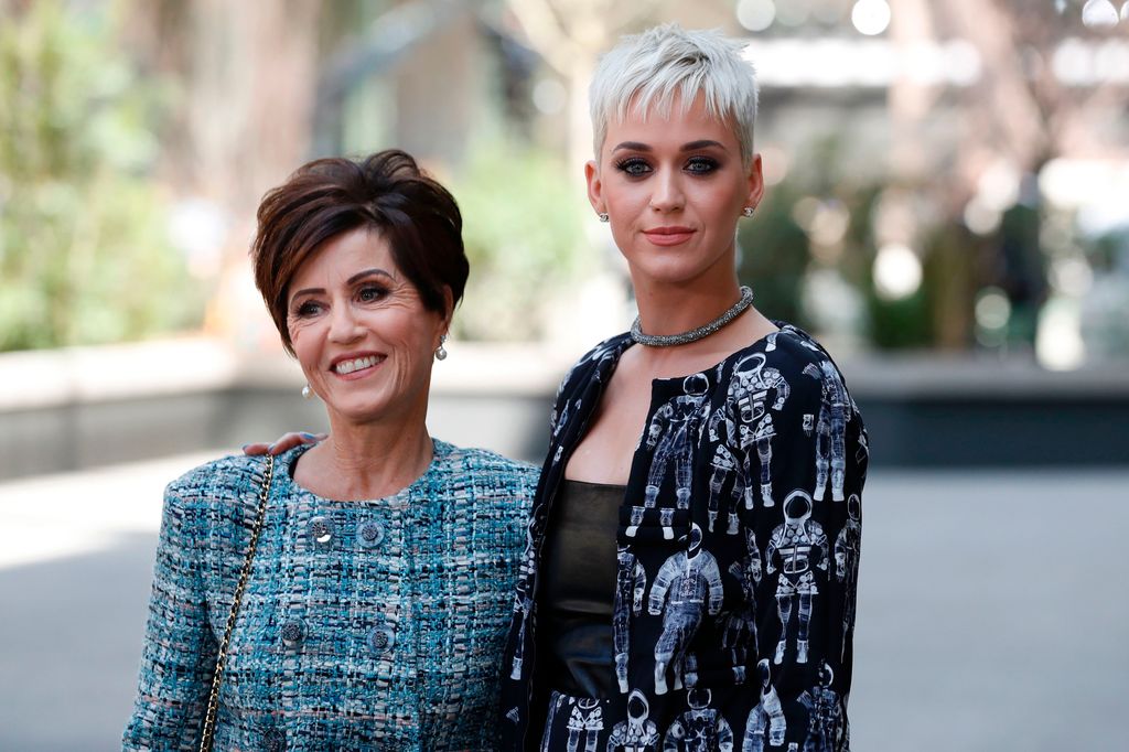Katy Perry and her mother Mary pose during the photocall before Chanel 2017-2018 fall/winter Haute Couture collection show in Paris on July 4, 2017