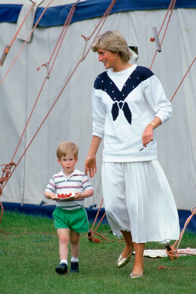 The oversized sweater and skirt combination was a favourite of the late Princess Diana