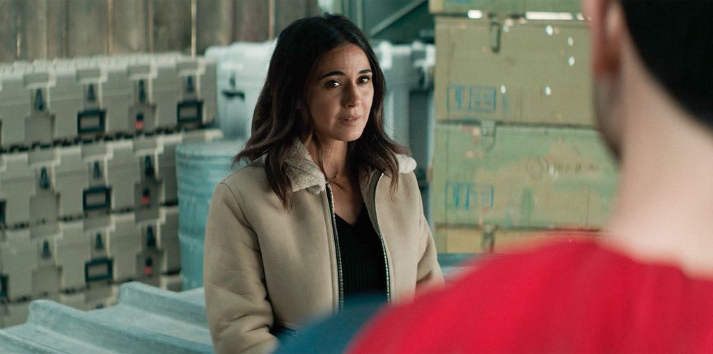 Chriqui d'Emmanuelle rend hommage à son célèbre partenaire depuis 5 ans : "J'ai encore des étoiles dans les yeux pour toi" 5 Emmanuelle Chriqui dans Superman & Lois