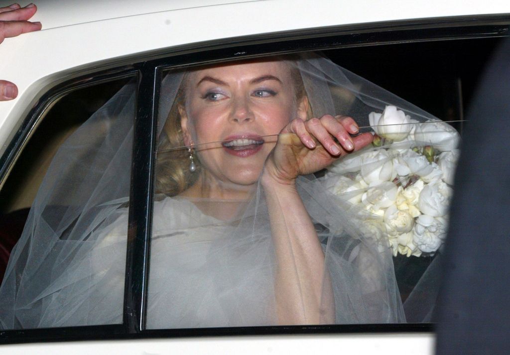 Nicole Kidman leaves her Darling Point home with her father on her way to her wedding to Keith Urban, 25 June 2006