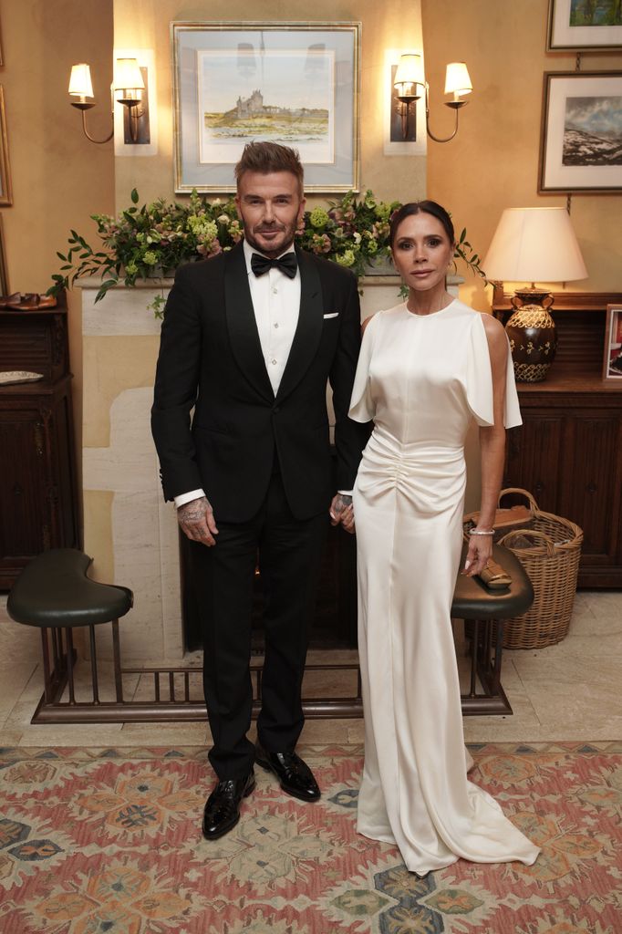 David Beckham dan Victoria Beckham menghadiri makan malam untuk merayakan makanan lambat di perkebunan Gloucestershire King Charles III, Highgrove Gardens pada 7 Februari 2025