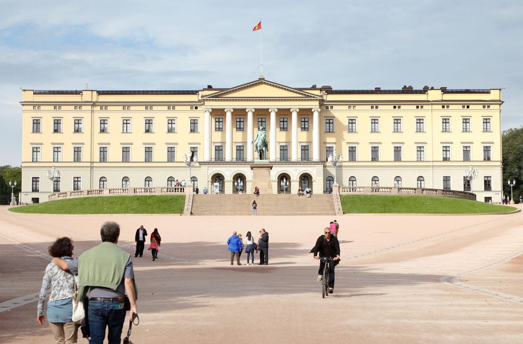 Eksterior Istana Kerajaan di Oslo