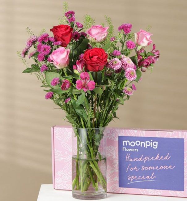 moonpig roses pink red