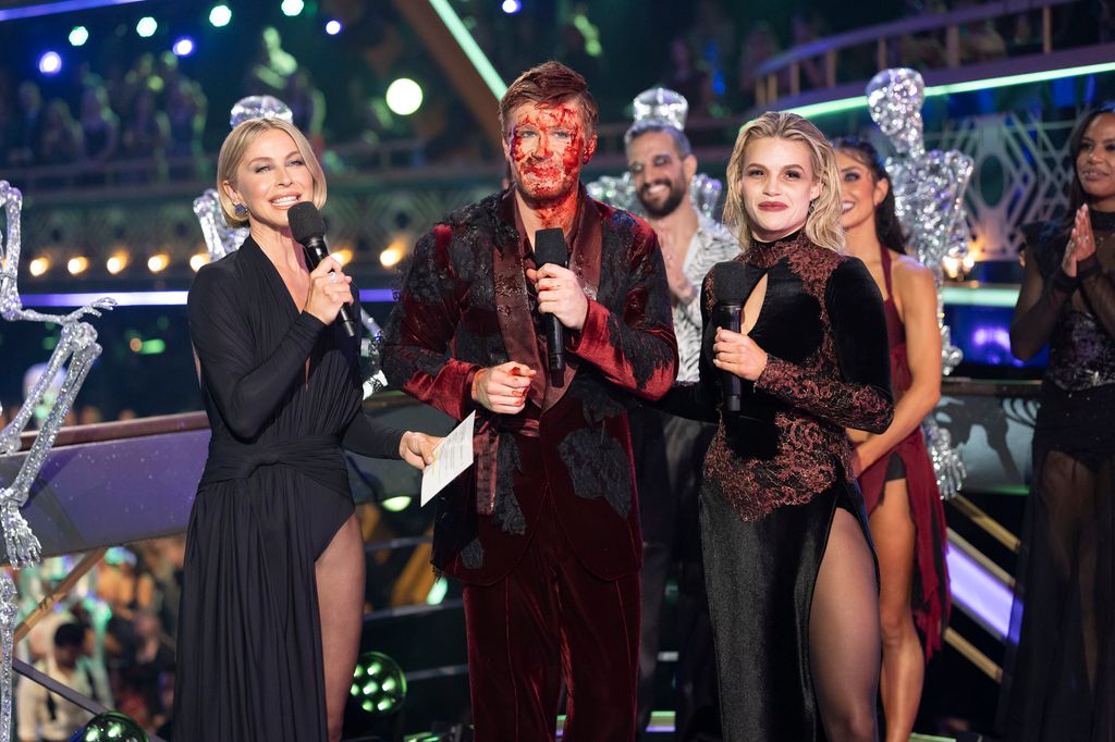JULIANNE HOUGH, ROBERT IRWIN, WITNEY CARSON - MENARI DENGAN BINTANG - "Malam Halloween" - SELASA, OKTOBER. 28 2025