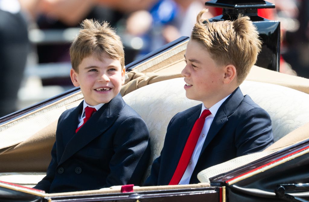 Finalement, le couple a opté pour George et Louis, George ayant également Louis comme deuxième prénom.