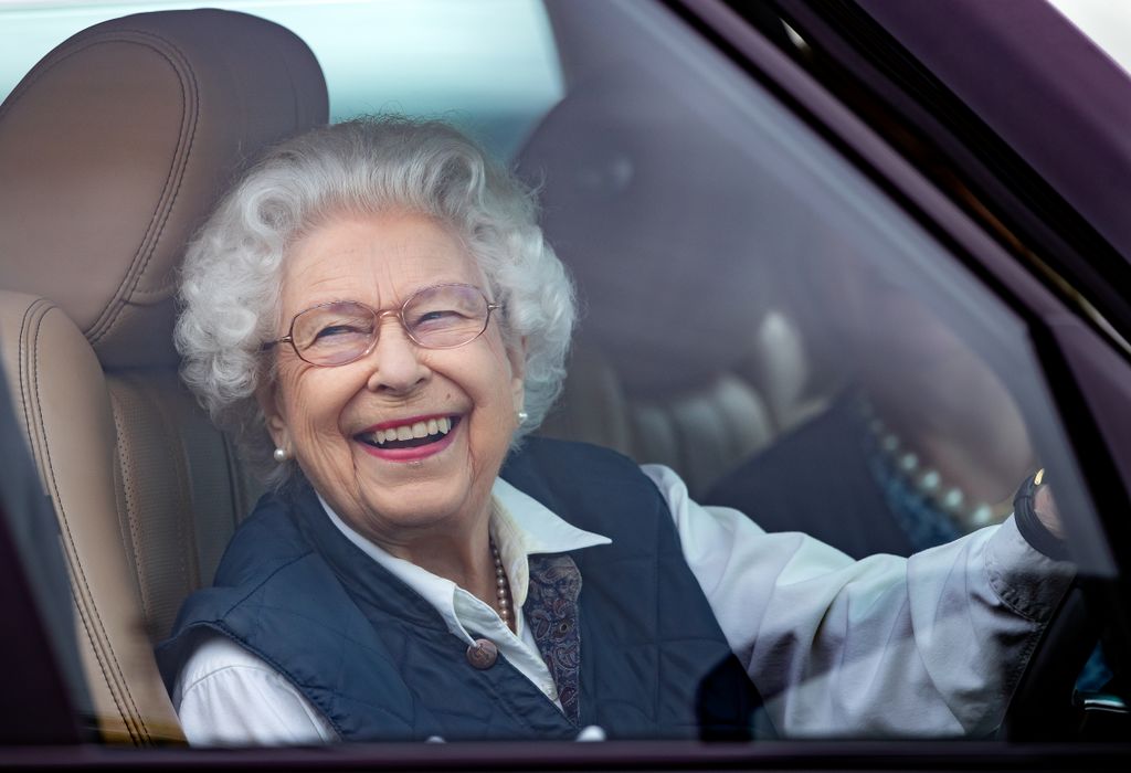 queen driving to royal windsor horse show 