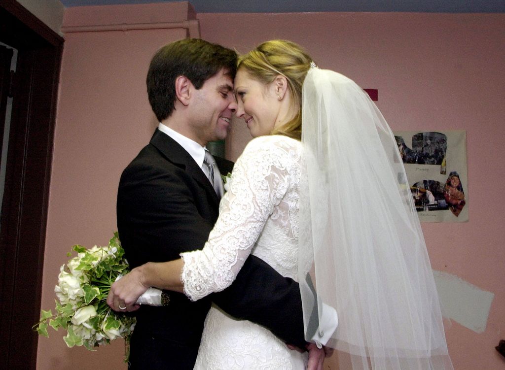 397580 15: Former presidential advisor George Stephanopoulos looks at his new bride Alexandra Wentworth November 20, 2001 at the Holy Trinity Cathedral Greek Orthodox Church in New York City. (Photo by Dimitrios Panagos/Getty Images)