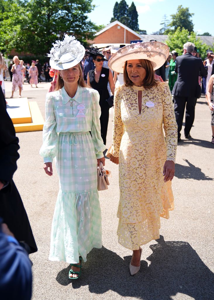 Alizee Thevenet dan Carole Middleton
