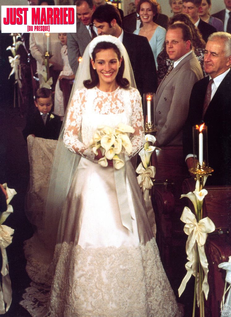 Julia Roberts  in wedding dress