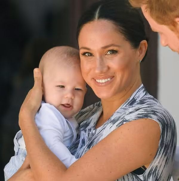 meghan markle carrying baby archie