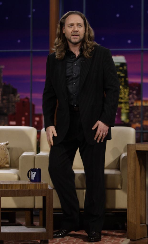 Russell Crowe in black suit with long hair in 2008