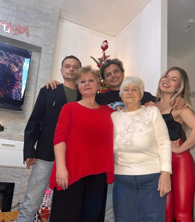 Nikita Kuzmin standing with his sister, parents and grandmother