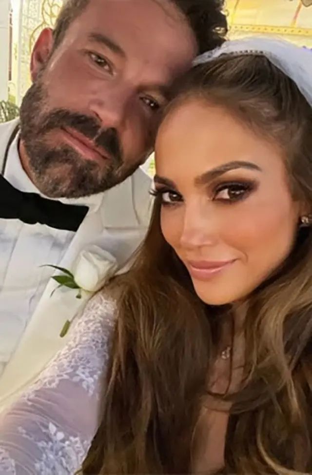 Ben Affleck and Jennifer Lopez selfie on their wedding day 