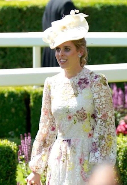 Princess Beatrice wearing white lace bridal dress and matching fascinator to Ascot 2023
