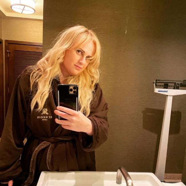 rebel wilson weight comment dressing gown