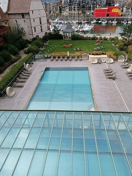 A hotel swimming pool