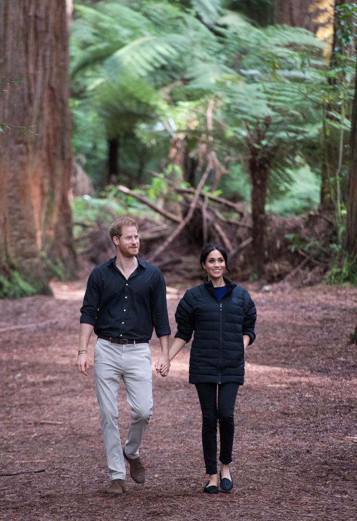  Prince Harry, Duke of Sussex and Meghan, Duchess of Sussex visit Redwoods Tree Walk on October 31, 2018 in Rotorua, New Zealand. 