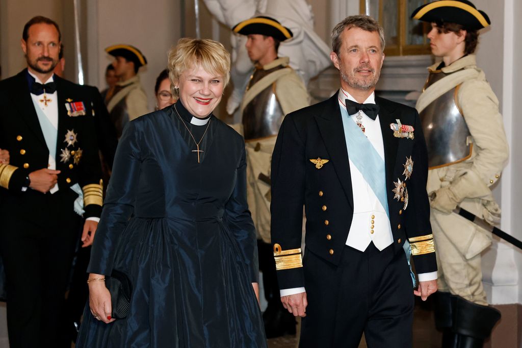 Crown Prince Fredrik walking with Birgitta Ed