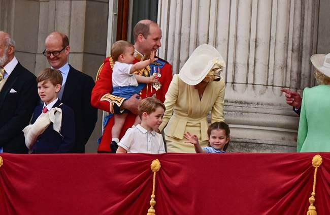 the cambridge family exiting balcony