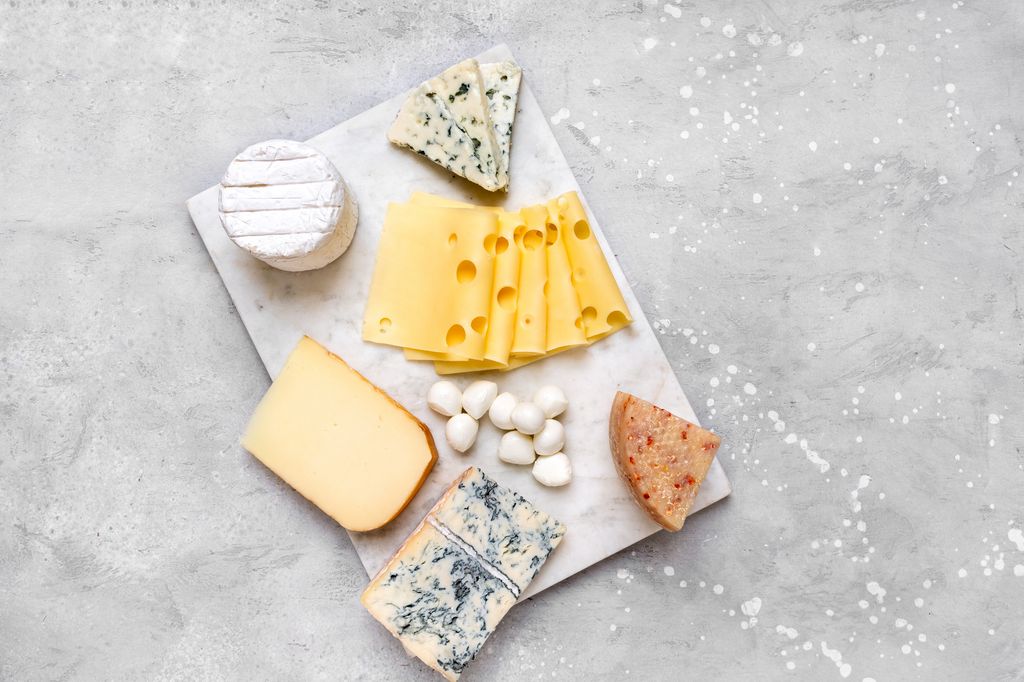 Mark McShane, expert en certificat d'hygiène alimentaire, révèle 7 aliments qui «peuvent entraîner une maladie grave» lors de voyage 7 Plateau de fromage avec assortiment de fromage artisanal