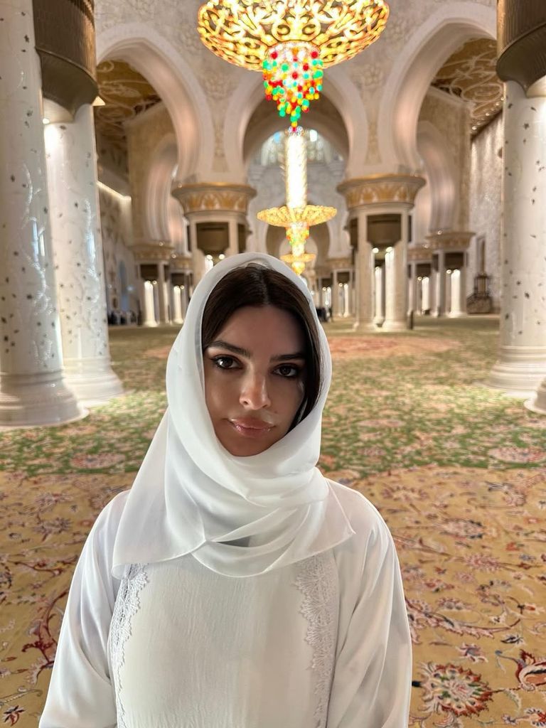 emily ratajkowski mosque