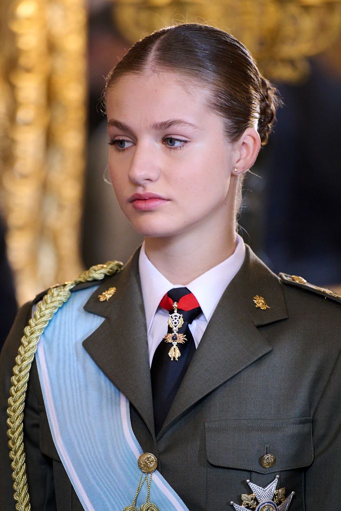 Leonor em uniforme militar