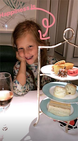 jessica alba afternoon tea with daughter