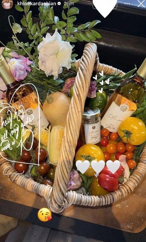 A photo of a fruit basket