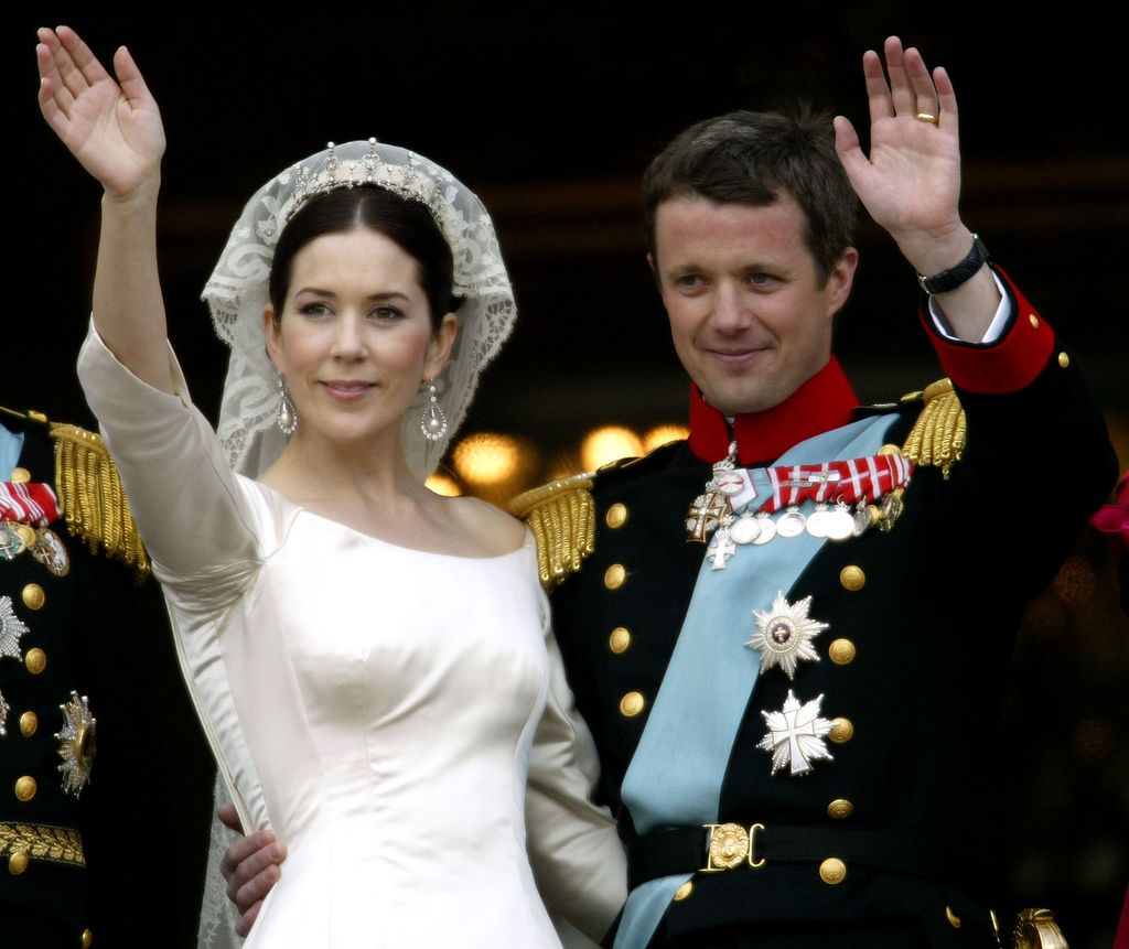 Crown Princess Mary and Crown Prince Frederik of Denmark wave from the balcony of Christian VII's Palace after their wedding on May 14, 2004 