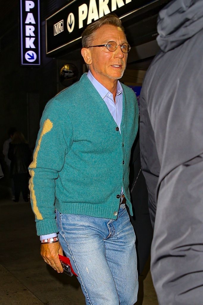 Daniel Craig looked bronzed for his date night with Rachel Weisz