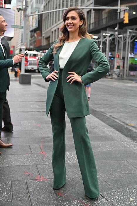 jessica alba green suit
